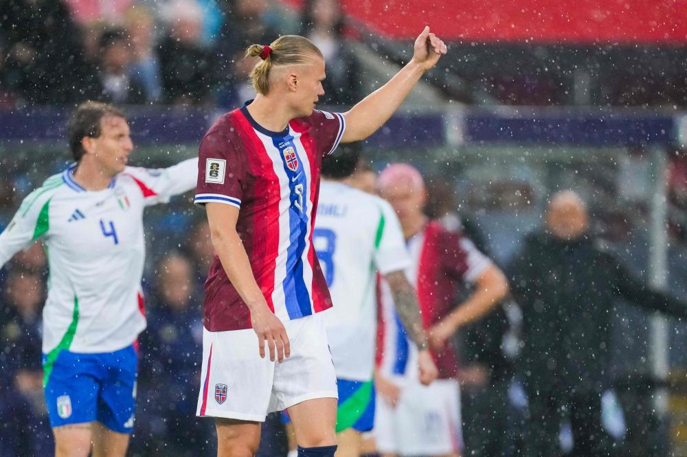 媒体人：李贤重几乎以一己之力摧毁中国男篮的外线防守